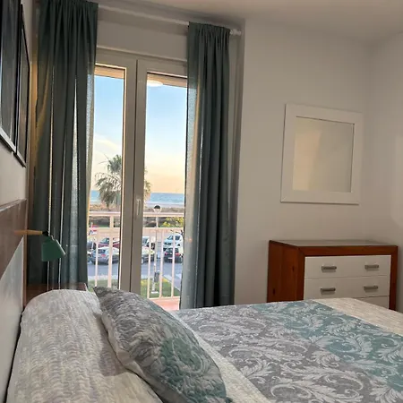 شقة Vistamar Primera Linea De Playa Y Centrico كونيل ذي لا فرونتيرا